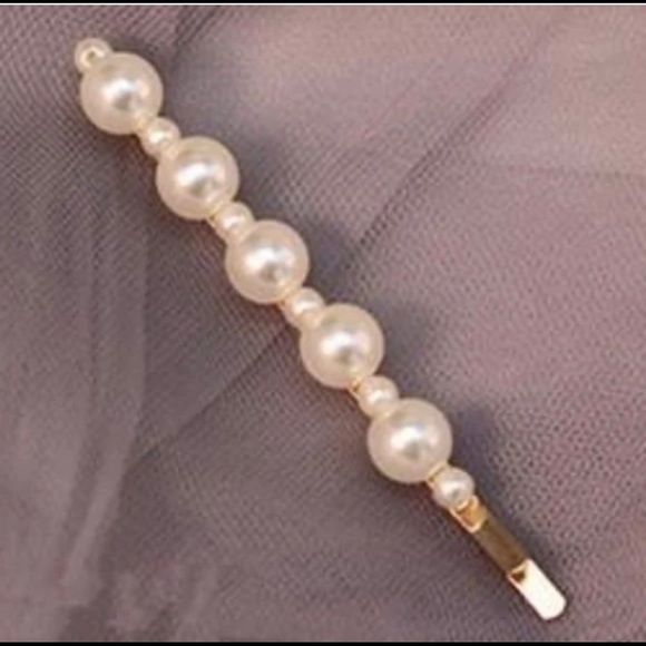 Faux-Pearl Bobby-Pin - Picture 1 of 3
